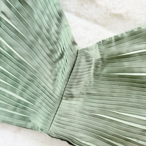 🔥PRICE DROP🔥Abercrombie & Fitch Sage Green Pleated Crop Top Size S - Picture 2 of 6